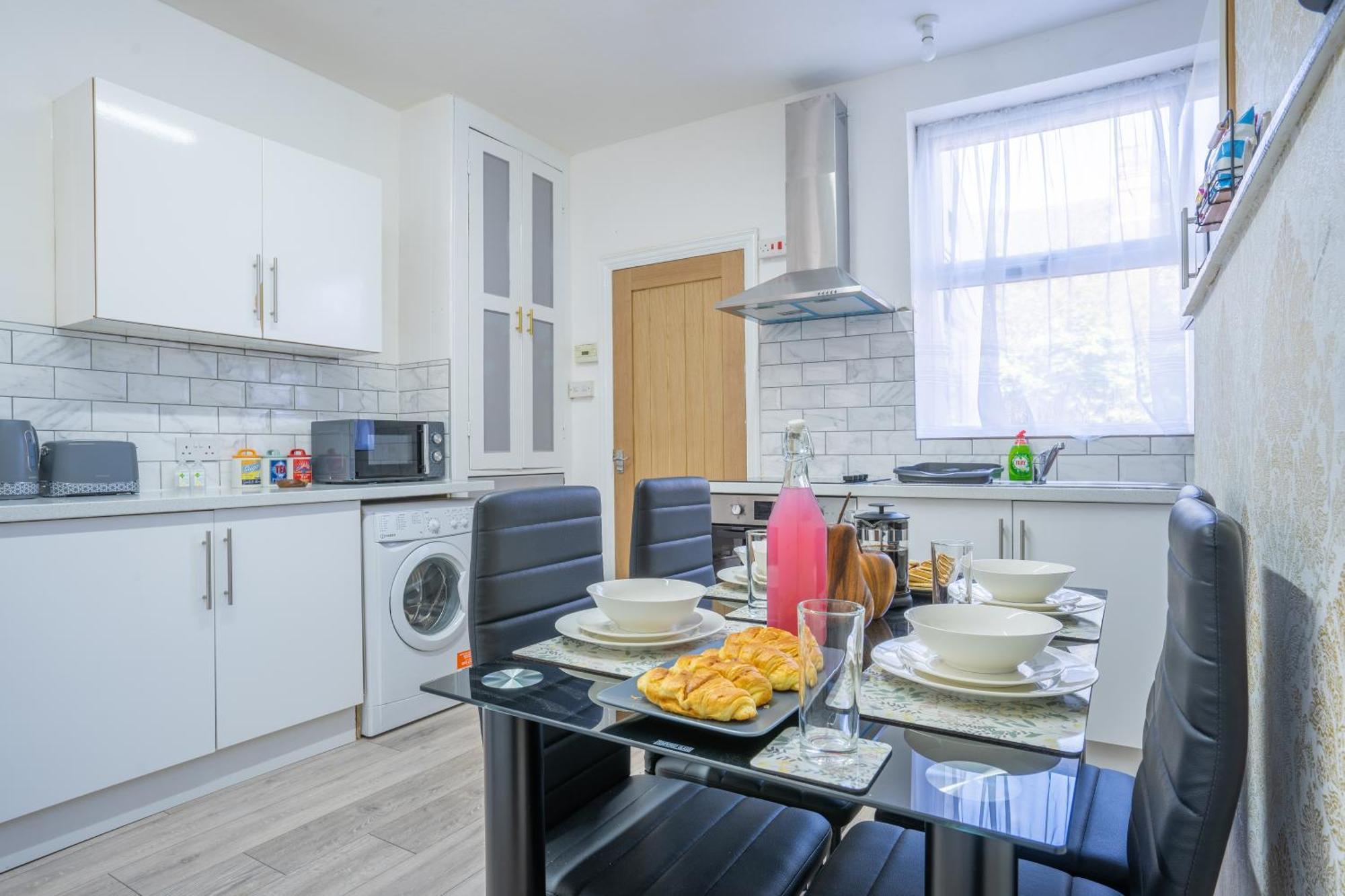 Stayzed E: Stylish City Centre House with Free WiFi and Parking Nottingham Exterior photo