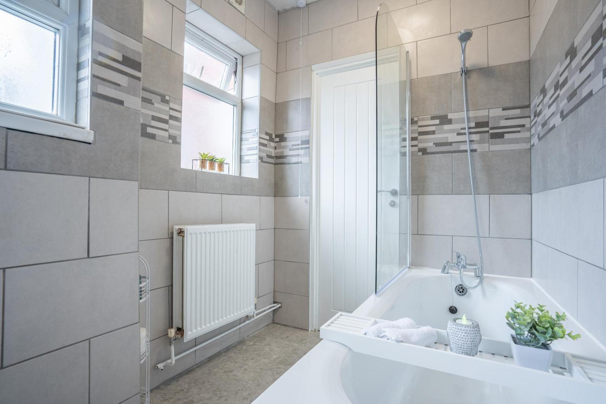 Stayzed E: Stylish City Centre House with Free WiFi and Parking Nottingham Exterior photo